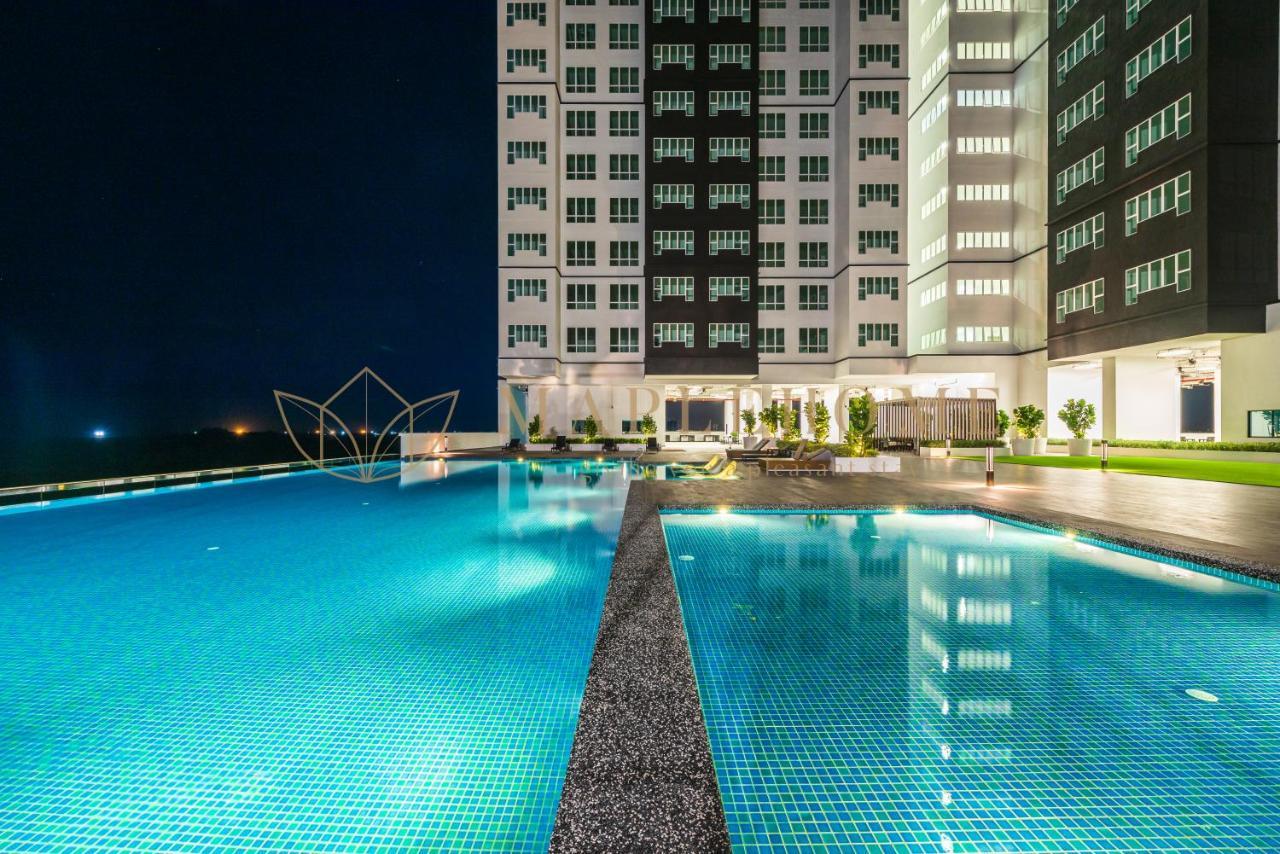 Amber Cove Premier Suites Melaka Exterior photo
